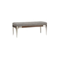 Technische titel: "Moderne Bank met Stofbekleding en Metal Details"